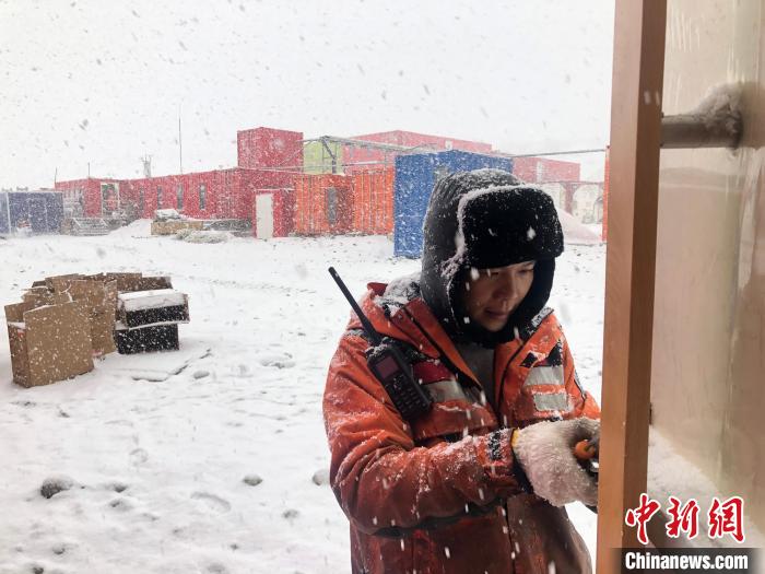 两度在南极战风斗雪的机械师：退役不褪志 奋勇争先破冰前行