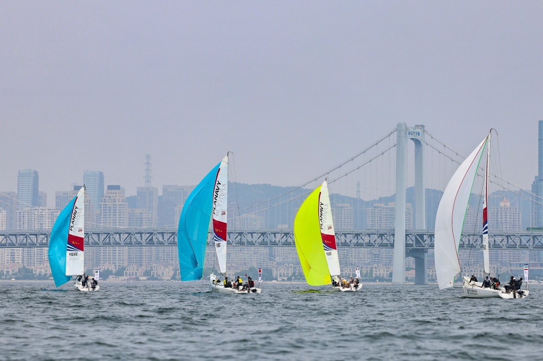 首届“海军杯”国际帆船邀请赛在大连闭幕