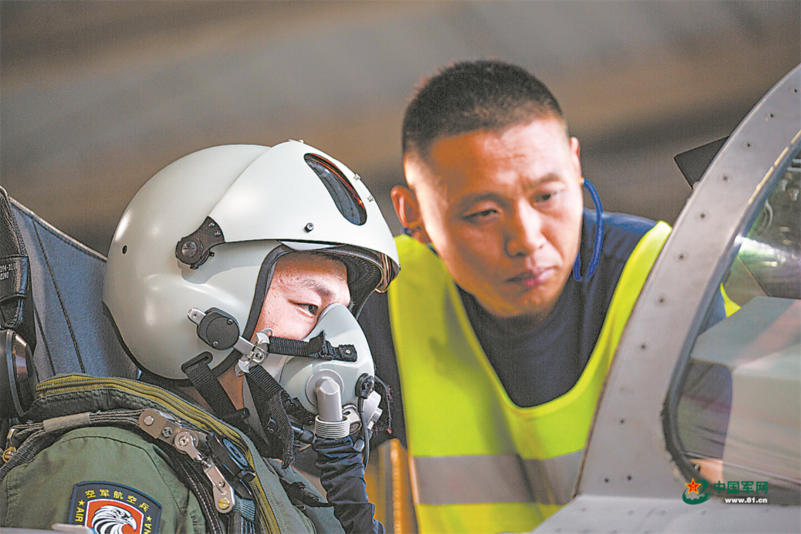 凌云激战！北部战区空军航空兵某旅开展飞行训练