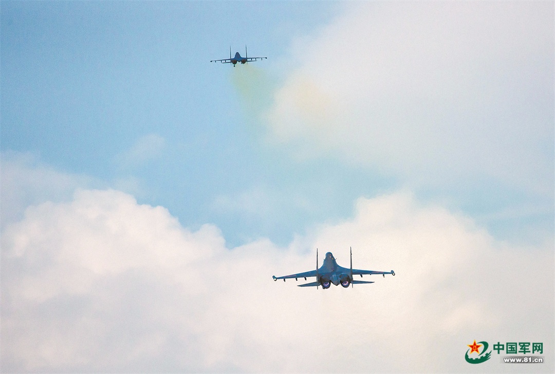 穿山越岭向战飞！空军航空兵某旅展开低空山谷飞行训练