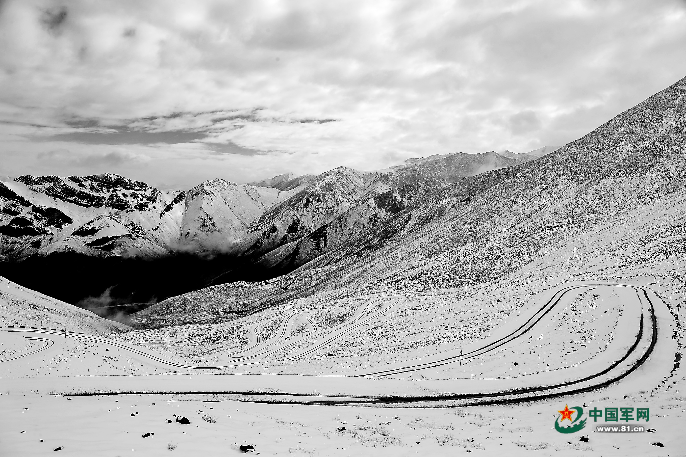 阿里军分区支普齐边防连：寂静的雪山 火红的青春