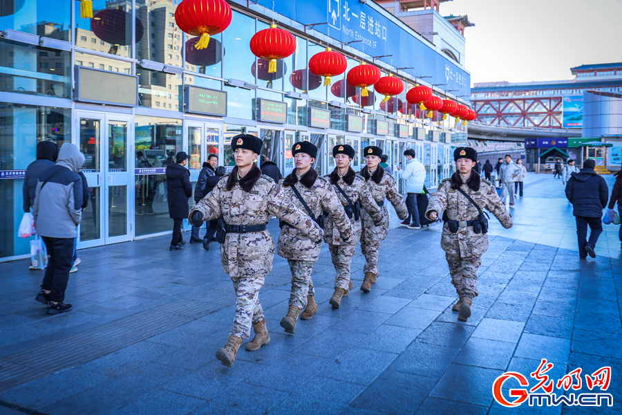 春运迎返程高峰，北京武警温暖护航确保安全