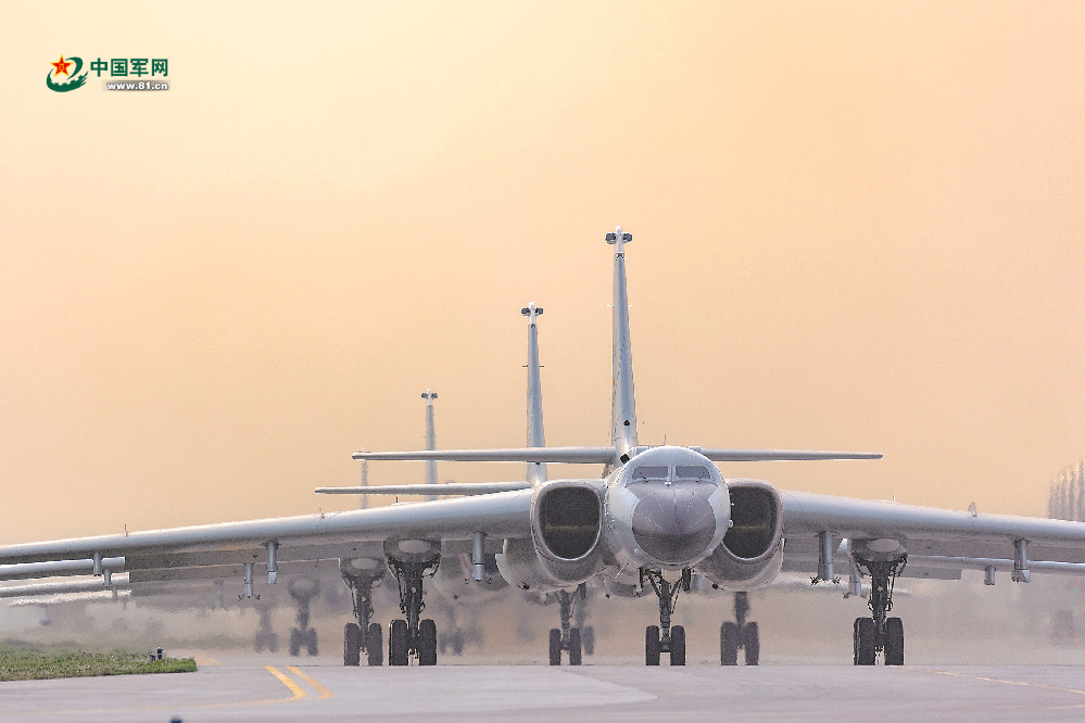 “战神”奋飞铸铁拳——来自中部战区空军航空兵某师的观察报告