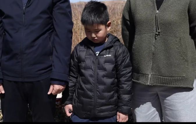 老雷啊，他们又来看你啦……
