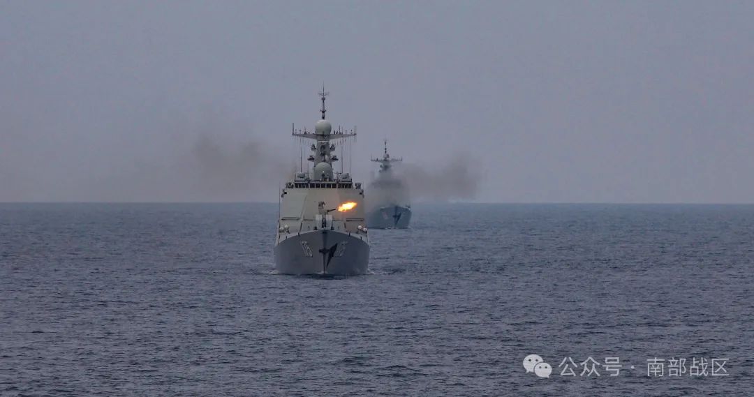 南海某海域，舰艇编队开展高强度实战化全训考核