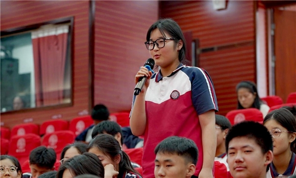 国防教育校长答问全记录！八一中学首创“发布会模式”国防思政课