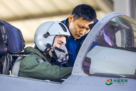 云端出击——空军航空兵某旅训练影像