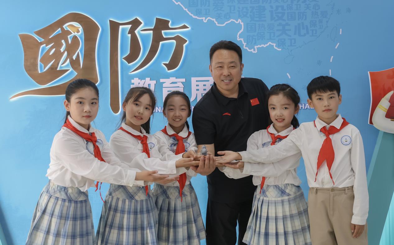 六一学子思政课：中国的战机越先进， 世界的天空越安宁！