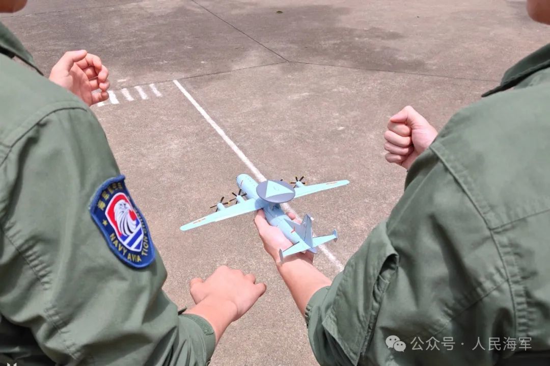昼夜不息！南部战区海军航空兵某部多机种协同出击