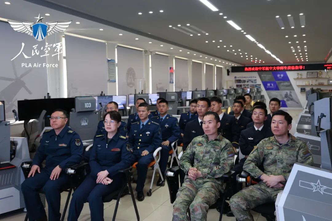 六对六模拟空战对抗，空、海军飞行学员上演“王牌对王牌”！