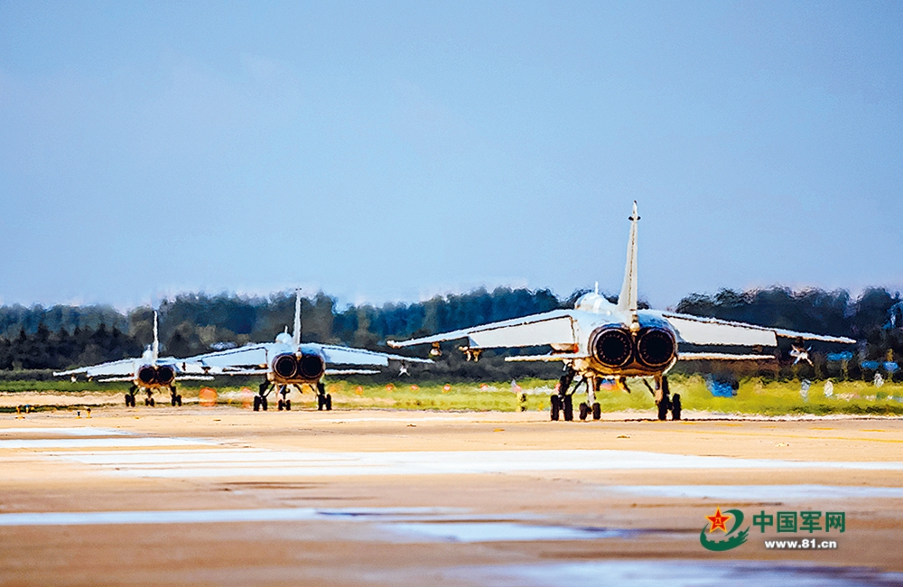 银鹰振翅向战飞——空军航空兵某旅实弹地靶训练影像