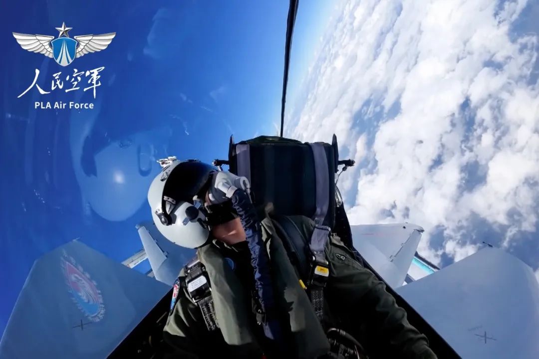这次空战对抗，二打三！