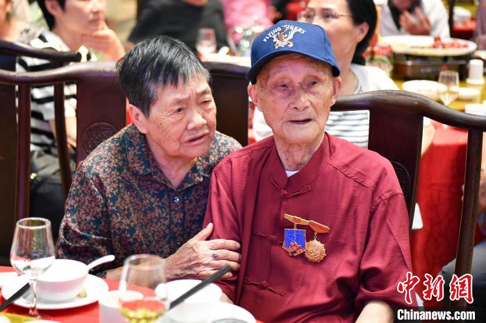 抗战老兵房可吉长沙庆百岁寿辰 曾获陈纳德表彰徽章