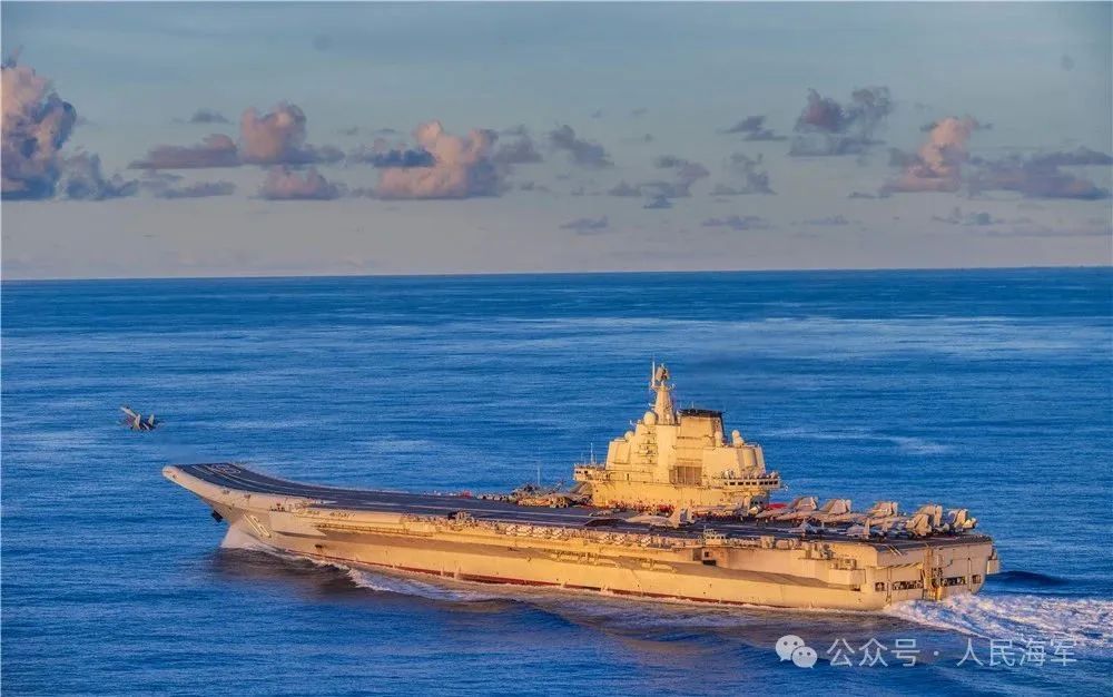 海军航母编队赴远海开展实战化训练