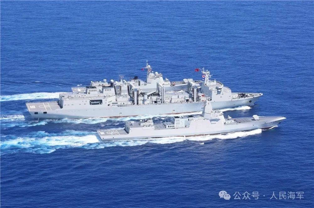 海军航母编队赴远海开展实战化训练