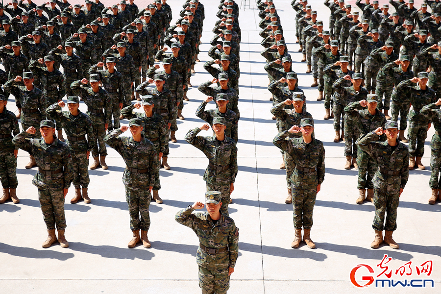 武警北京总队执勤第六支队举行2025年春季新兵授衔仪式