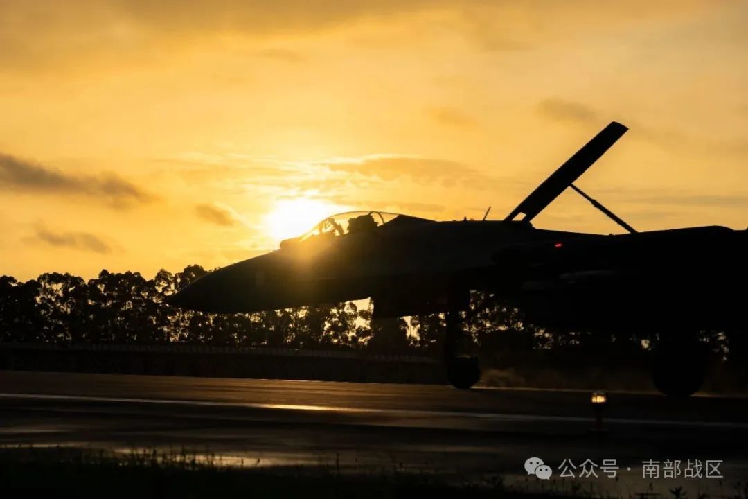子夜出击 长空砺剑