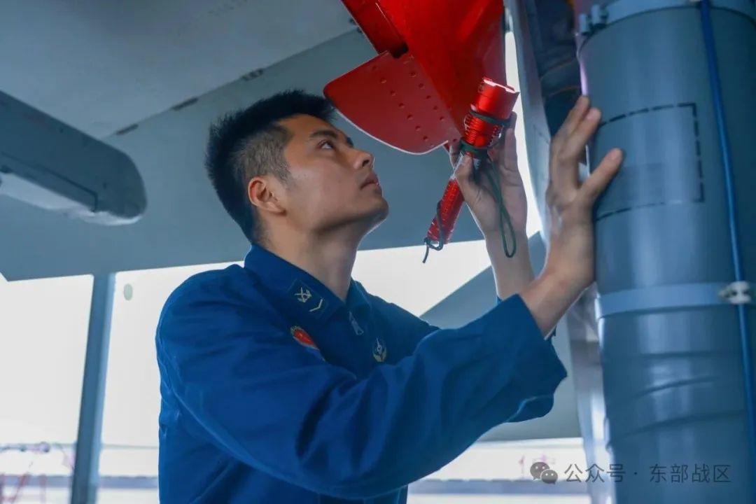 跨区机动，昼夜奔袭！东部战区空军航空兵某旅开展跨区机动训练