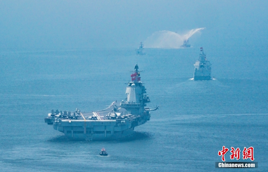中国人民解放军海军山东舰航母编队驶离香港