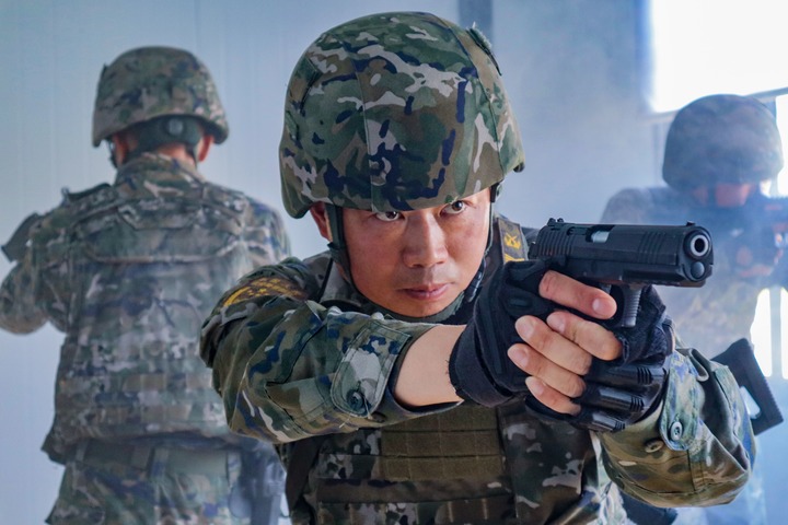 “最美新时代革命军人”李兴坤：“山的那边有无限可能”