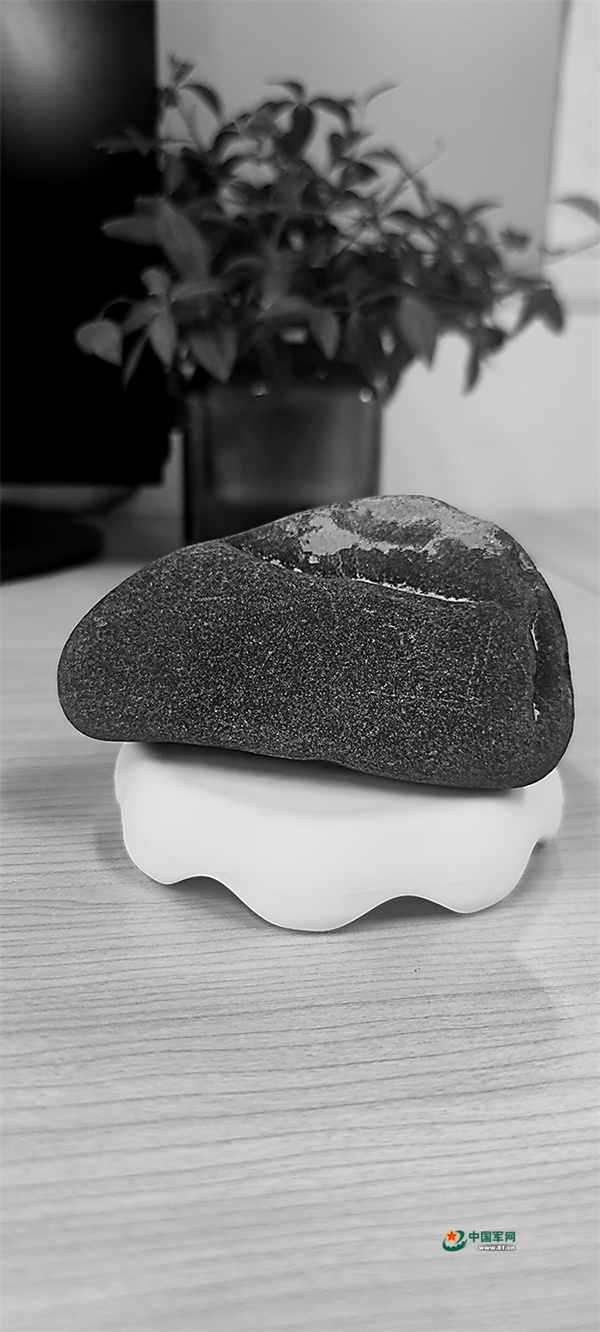 石头里的使命故事：三位文职人员的坚守与担当