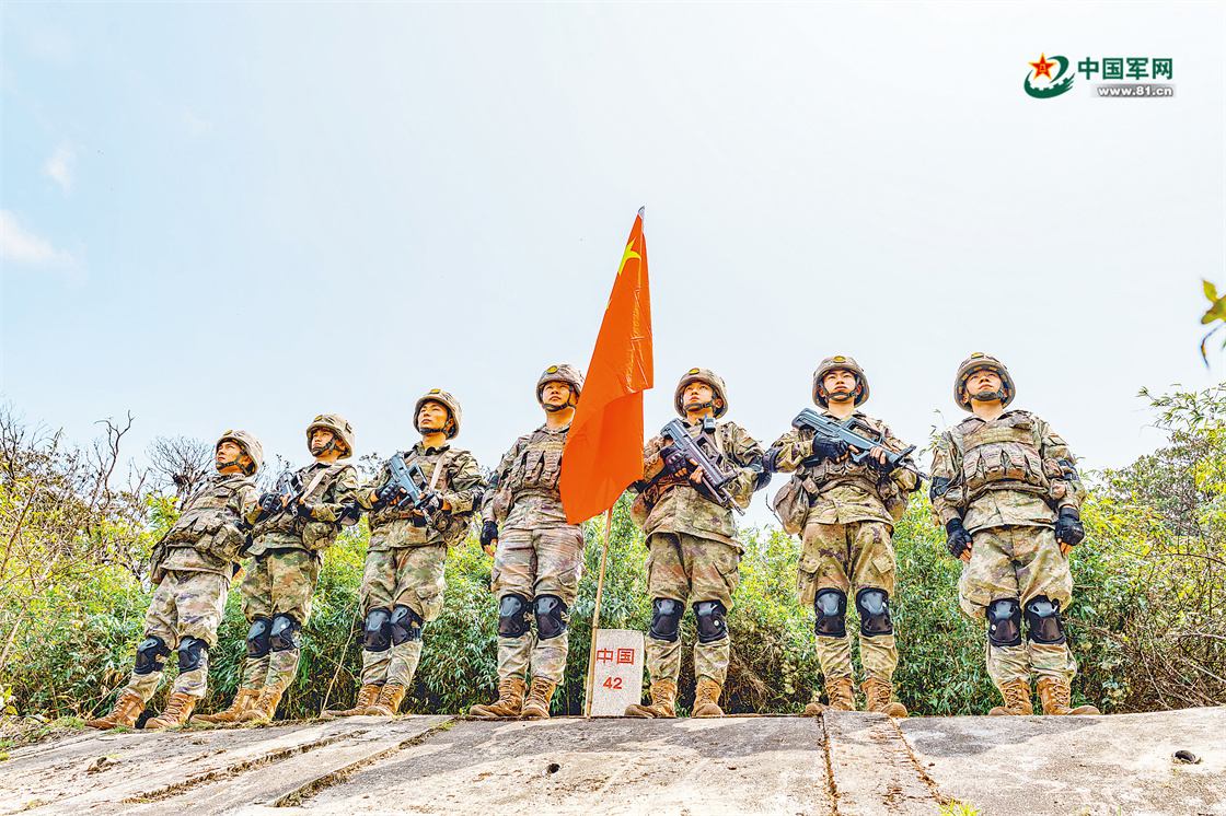 路在脚下：走向42号界碑