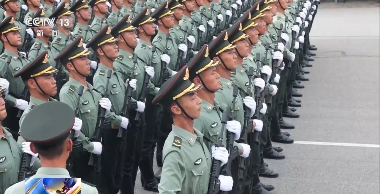 行走的“中国名片”！总台记者探访仪仗方队排练现场