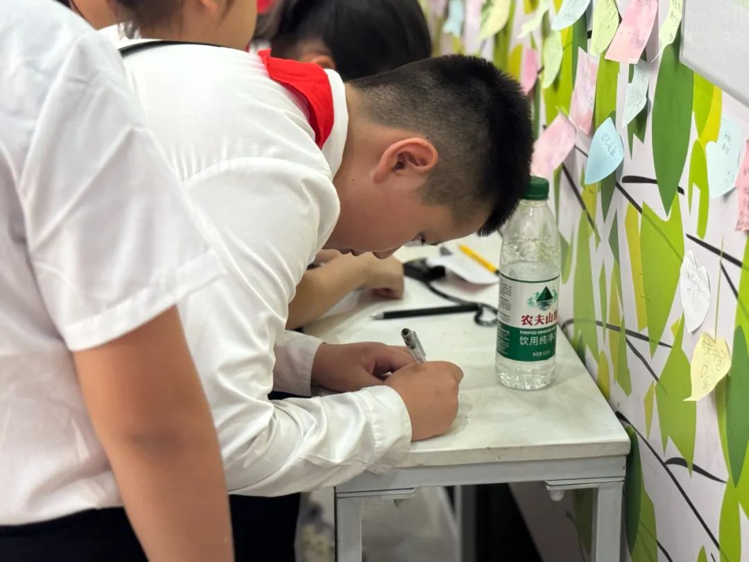 青少年手拉手，共讲红色故事——主题交流活动