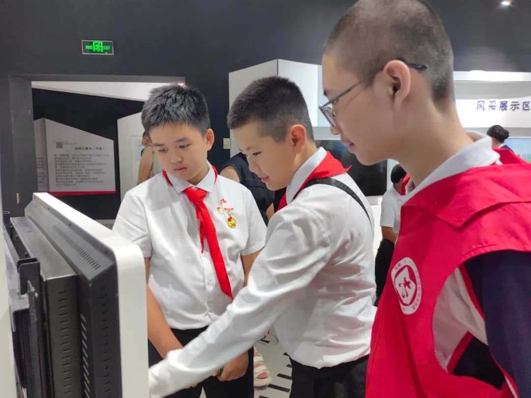 青少年手拉手，共讲红色故事——主题交流活动