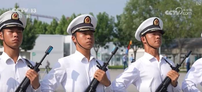 褪去青涩，扛起担当！年轻的“浪花白”把铮铮誓言写进阅兵诗歌……