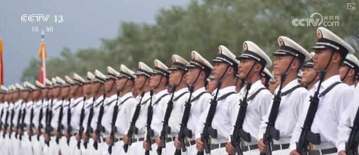 褪去青涩，扛起担当！年轻的“浪花白”把铮铮誓言写进阅兵诗歌……