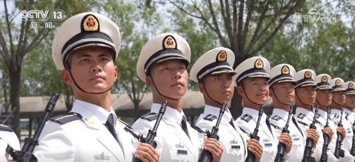 褪去青涩，扛起担当！年轻的“浪花白”把铮铮誓言写进阅兵诗歌……
