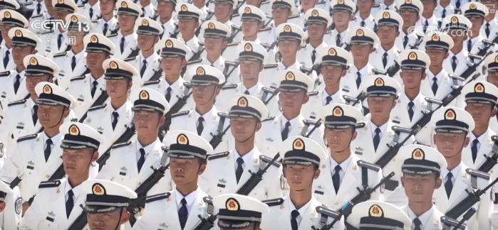 褪去青涩，扛起担当！年轻的“浪花白”把铮铮誓言写进阅兵诗歌……