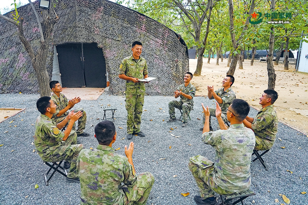一堂教育课，同一个连队的3名官兵为何上课地点各不同？