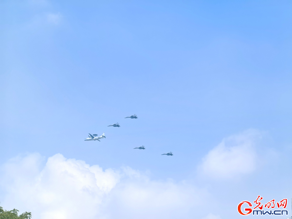 【组图】阅兵空中梯队经过北京市上空