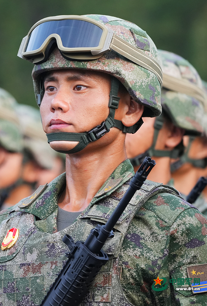 我在阅兵现场｜拉近拉近再拉近，这些行进中的“中国名片”有你吗？