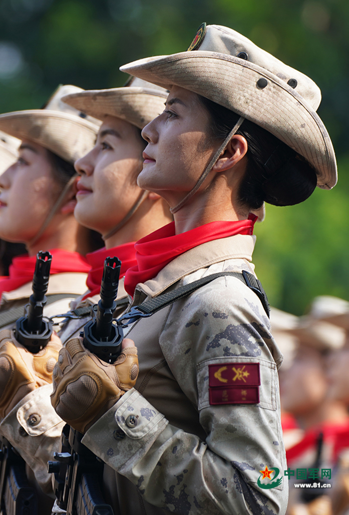 我在阅兵现场｜拉近拉近再拉近，这些行进中的“中国名片”有你吗？