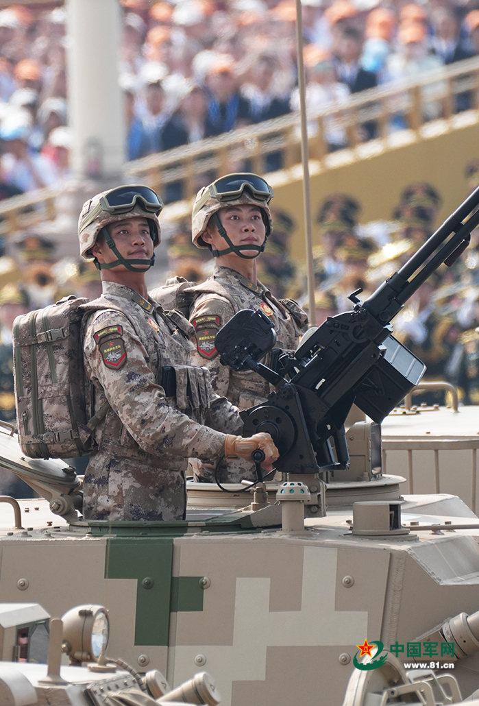 我在阅兵现场｜拉近拉近再拉近，这些行进中的“中国名片”有你吗？