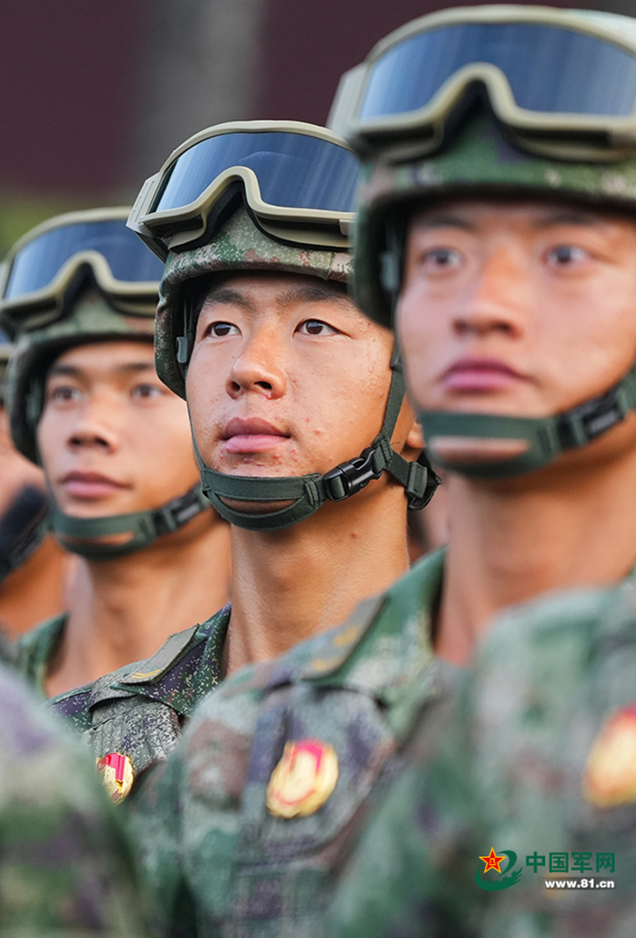我在阅兵现场｜拉近拉近再拉近，这些行进中的“中国名片”有你吗？