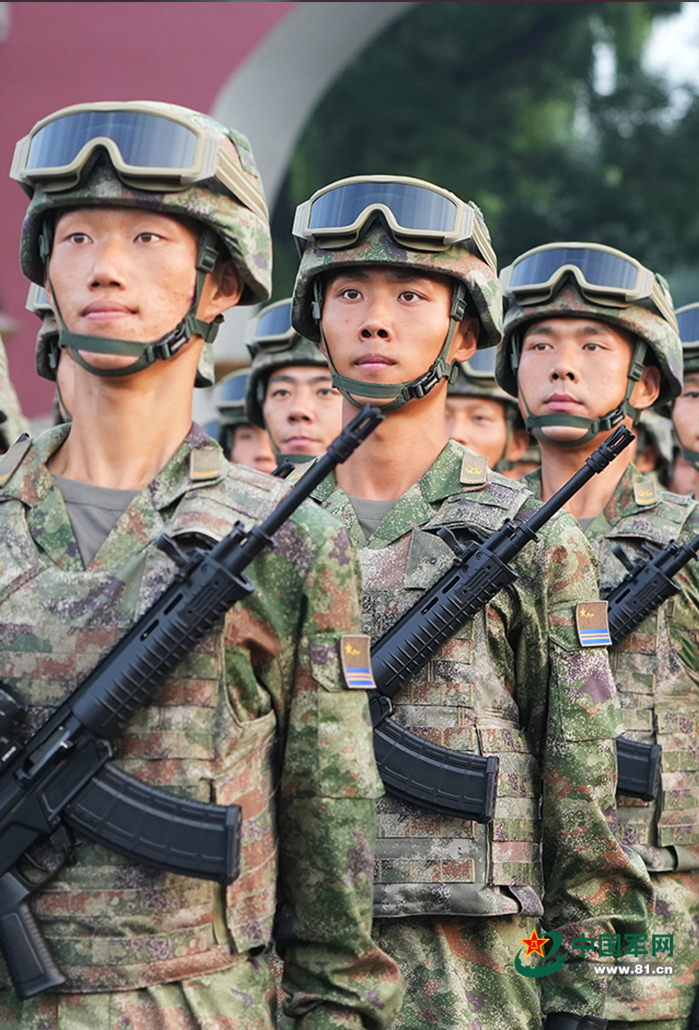 我在阅兵现场｜拉近拉近再拉近，这些行进中的“中国名片”有你吗？