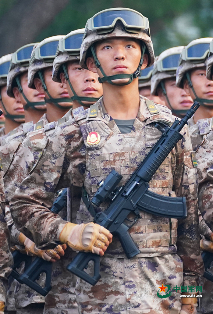 我在阅兵现场｜拉近拉近再拉近，这些行进中的“中国名片”有你吗？