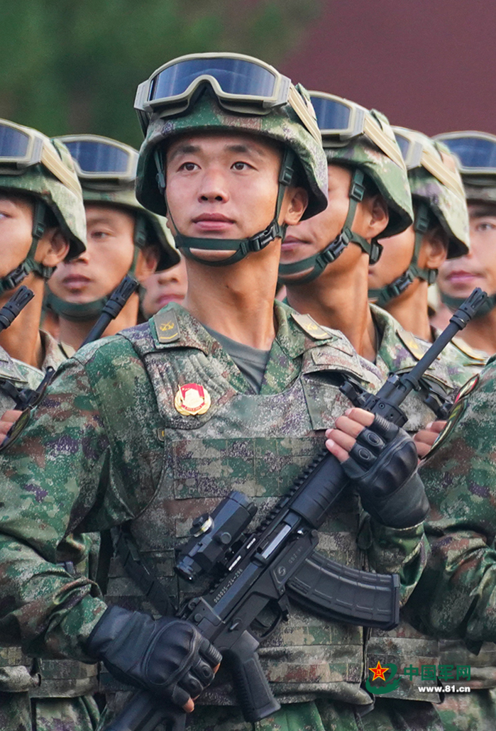 我在阅兵现场｜拉近拉近再拉近，这些行进中的“中国名片”有你吗？