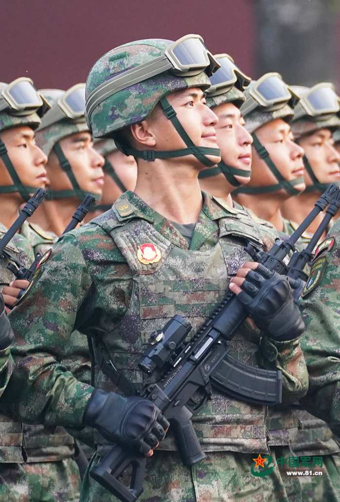 我在阅兵现场｜拉近拉近再拉近，这些行进中的“中国名片”有你吗？