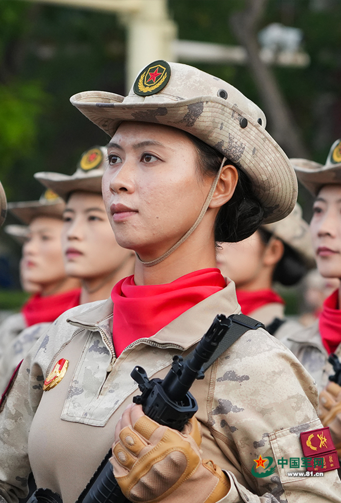我在阅兵现场｜拉近拉近再拉近，这些行进中的“中国名片”有你吗？