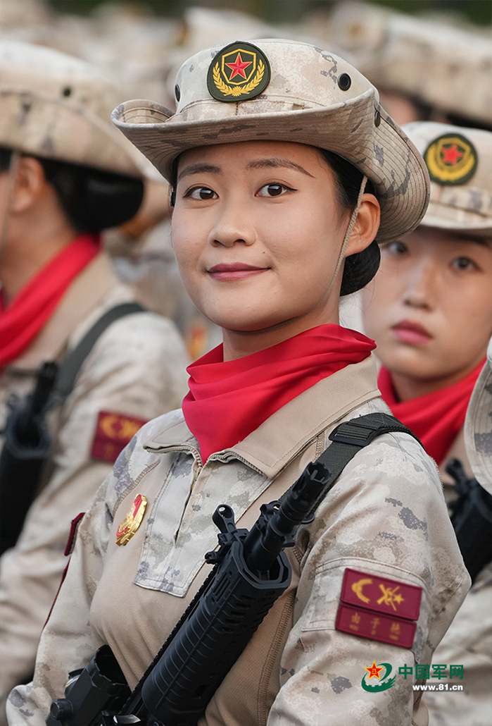 我在阅兵现场｜拉近拉近再拉近，这些行进中的“中国名片”有你吗？