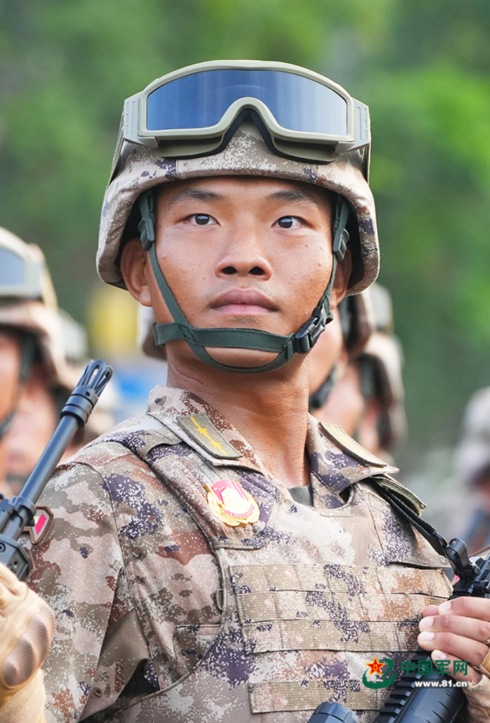 我在阅兵现场｜拉近拉近再拉近，这些行进中的“中国名片”有你吗？