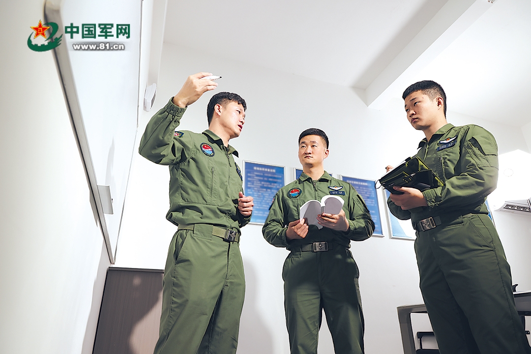 来自空军某部飞行二大队的观察报告