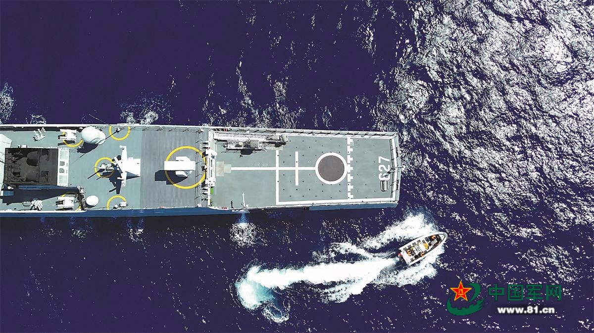 海军某基地舰艇编队专攻精练掠影