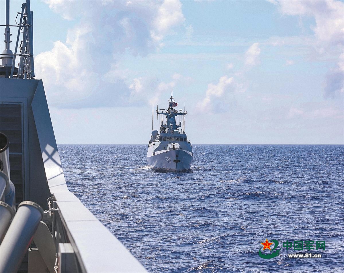 海军某基地舰艇编队专攻精练掠影