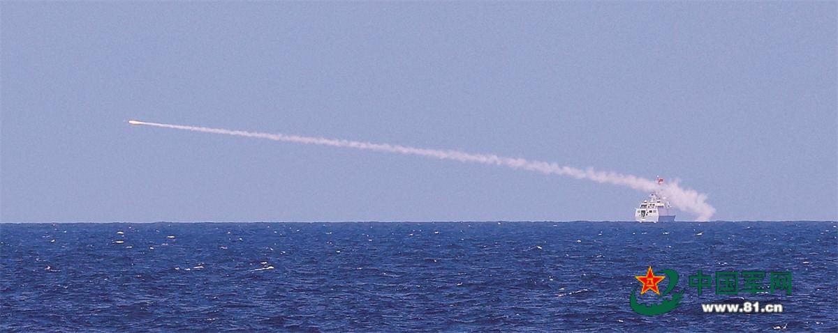 海军某基地舰艇编队专攻精练掠影